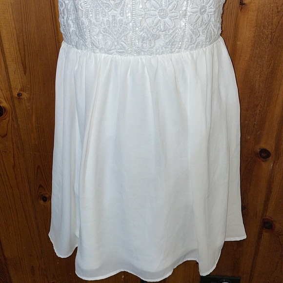 Francesca’s White Lace Cap Sleeve Dress size medium bridal wedding dress mini - Picture 3 of 6